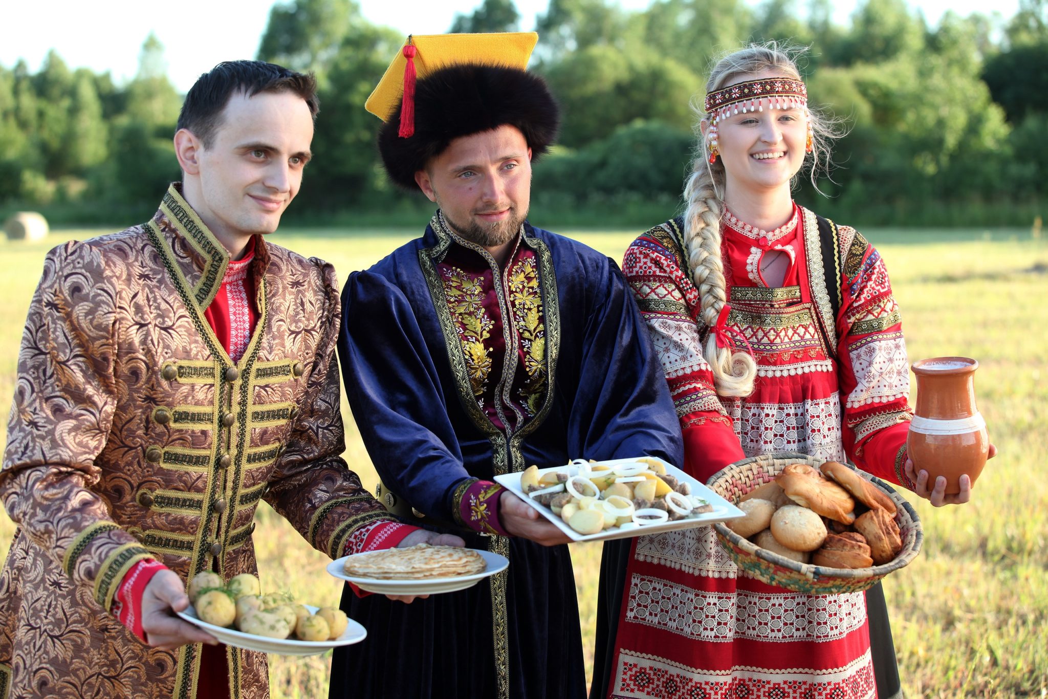 Русские народы в русских костюмах